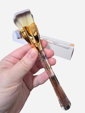 IT Cosmetics  Heavenly Luxe Limited Edition Brush